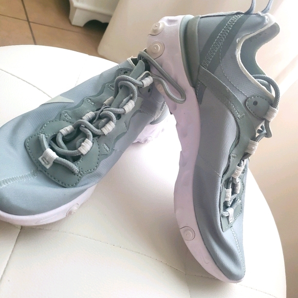 Sneakers - Picture 4 of 8